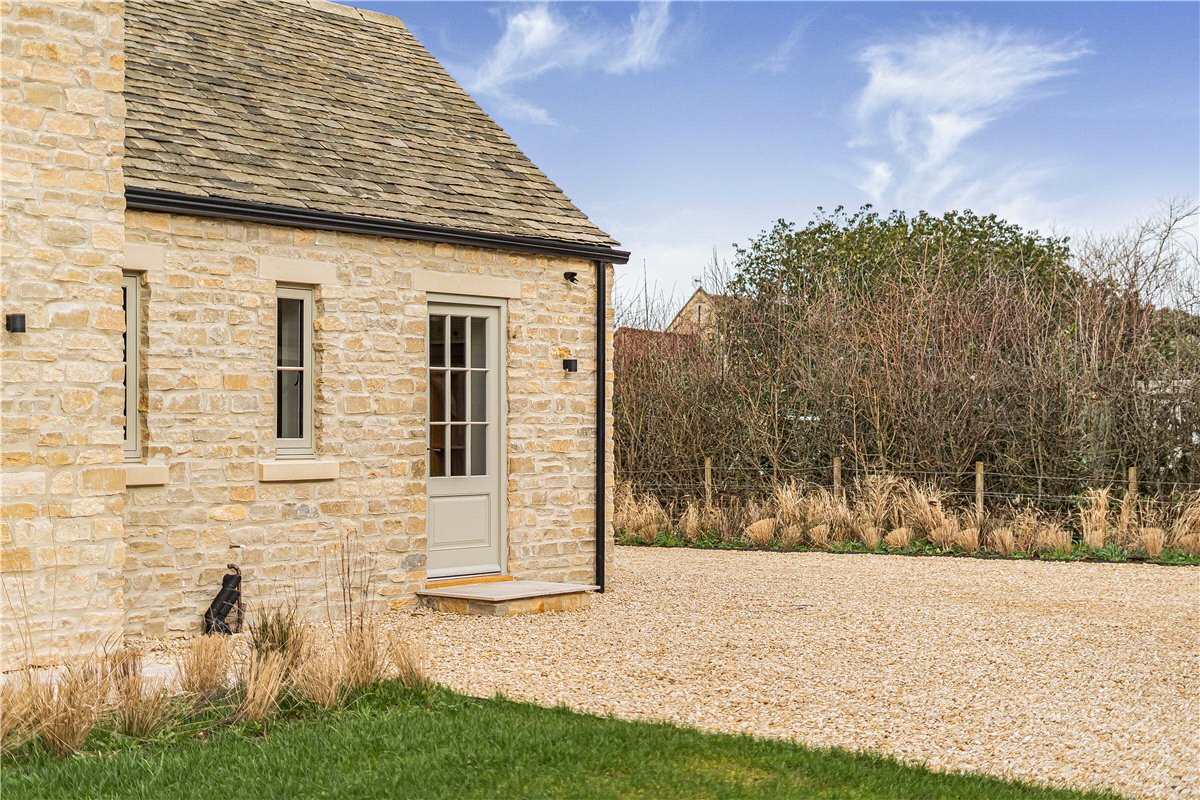 5 bedroom house, Lower End, Alvescot OX18 - Available