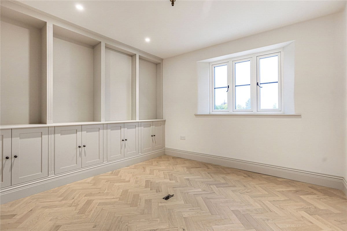 5 bedroom house, Lower End, Alvescot OX18 - Available