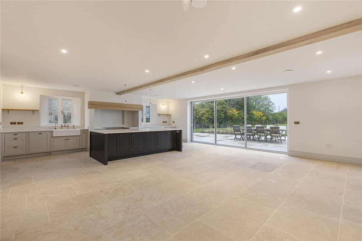 5 bedroom house, Lower End, Alvescot OX18 - Available