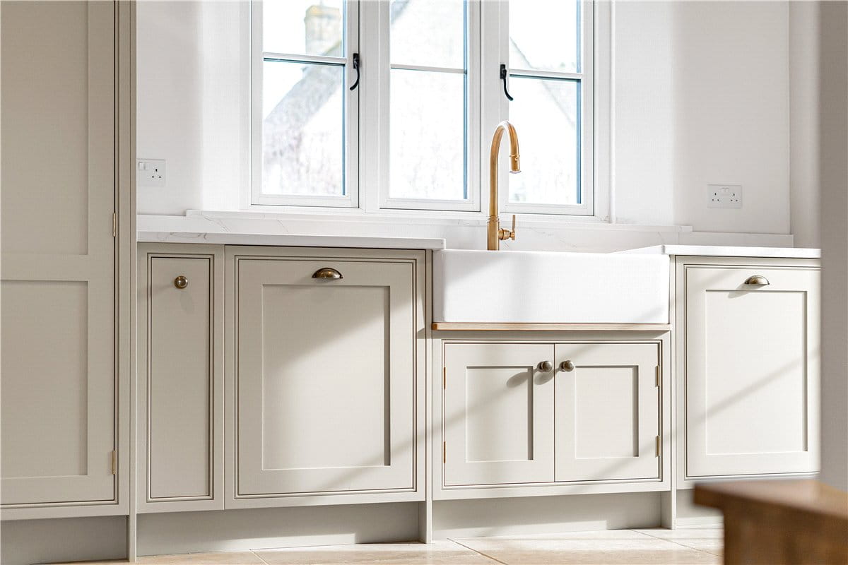 5 bedroom house, Lower End, Alvescot OX18 - Available