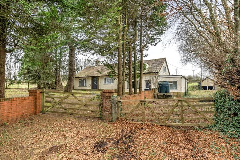 5 bedroom bungalow, Street Ash, Combe St. Nicholas TA20 - Available