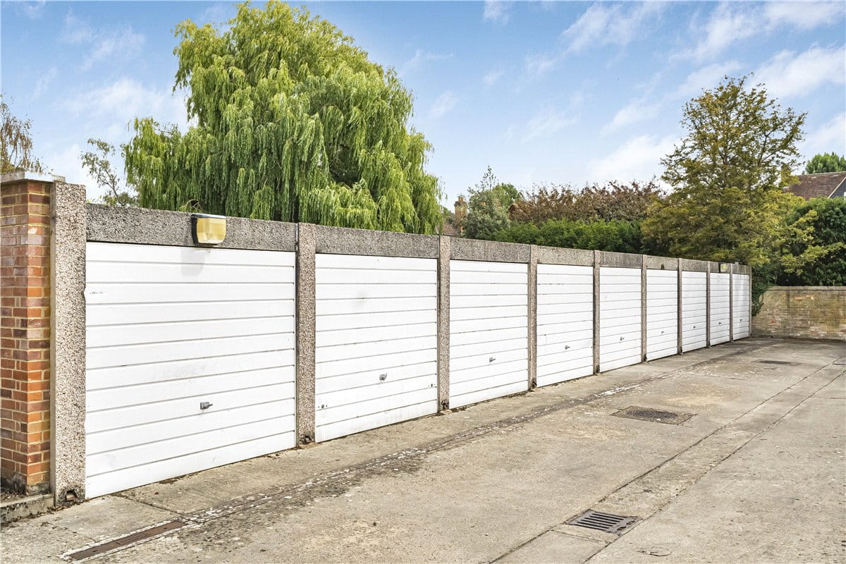 2 bedroom flat, Cunliffe Close, Oxford OX2 - Sold STC