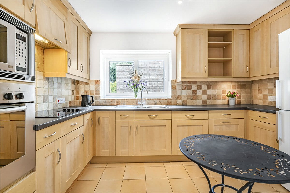 2 bedroom flat, Cunliffe Close, Oxford OX2 - Sold STC