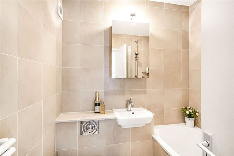 2 bedroom flat, Cunliffe Close, Oxford OX2 - Sold STC