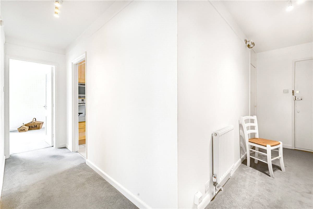 2 bedroom flat, Cunliffe Close, Oxford OX2 - Sold STC