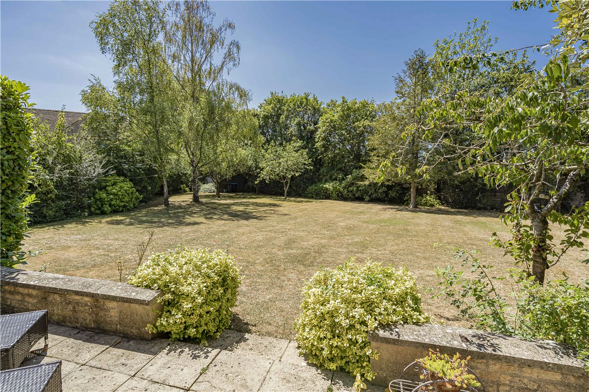 4 bedroom house, Witney Road, Ducklington OX29 - Available