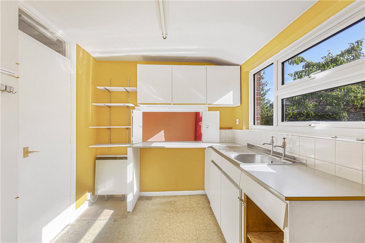 2 bedroom flat, Russell Court, Oxford OX2 - Sold STC