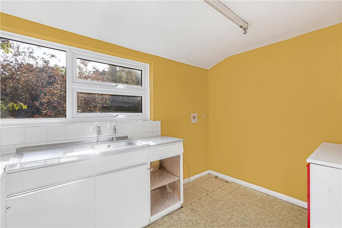 2 bedroom flat, Russell Court, Oxford OX2 - Sold STC