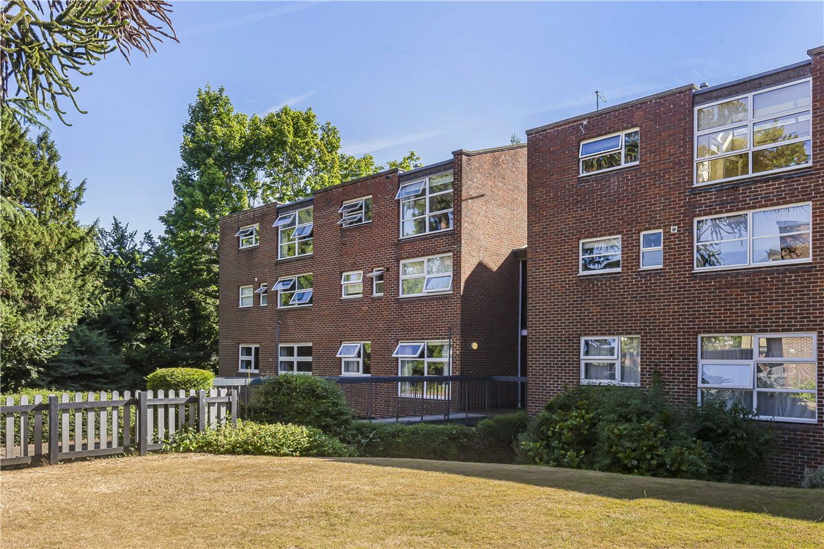 2 bedroom flat, Russell Court, Oxford OX2 - Sold STC