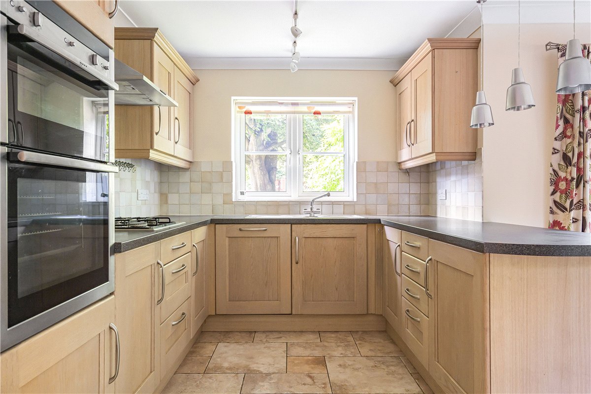 4 bedroom house, Poppy Close, Yarnton OX5 - Available