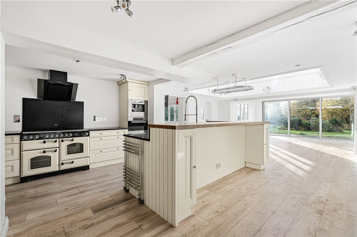 5 bedroom house, Tortington, Arundel BN18 - Available