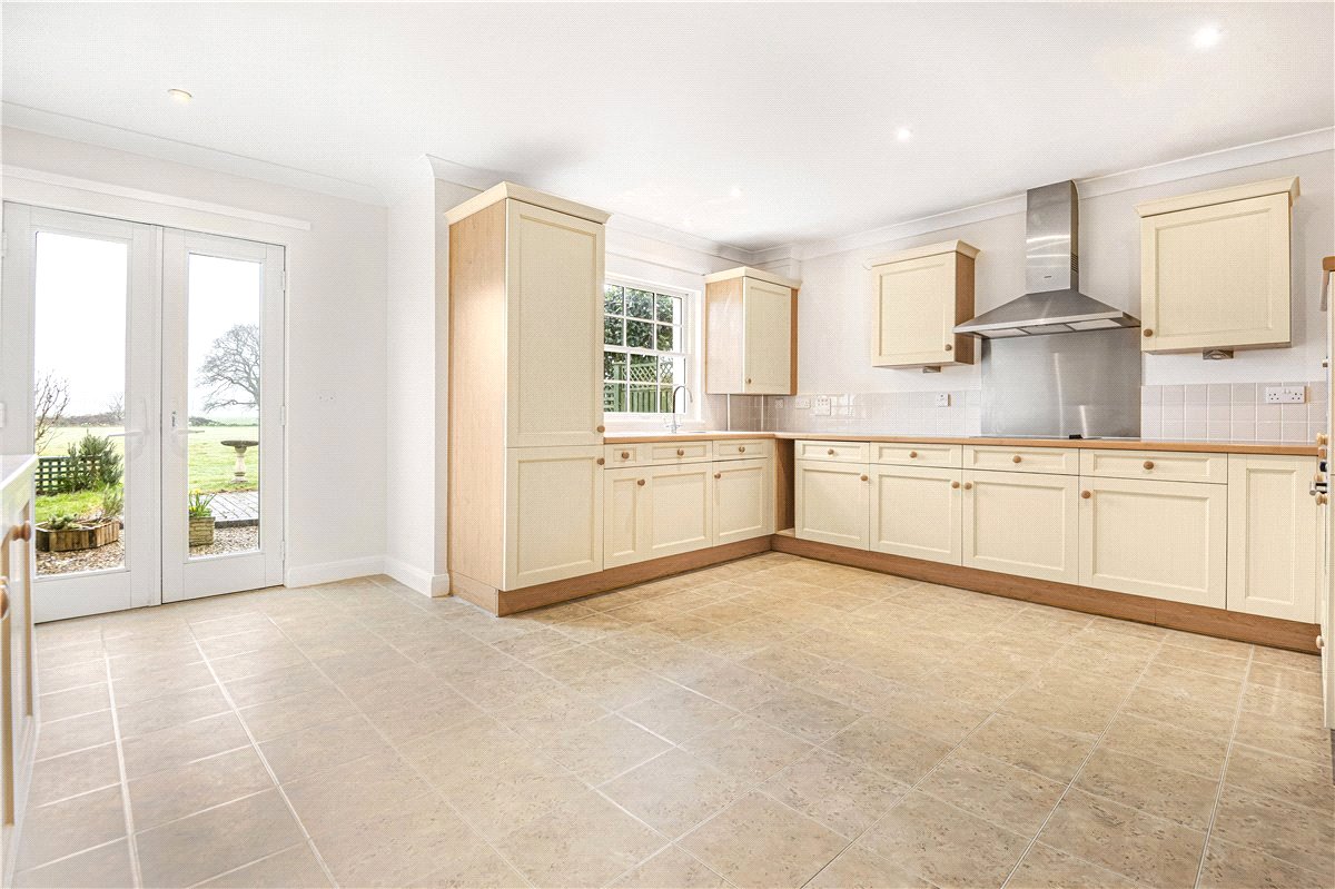 3 bedroom house, Ford Road, Tortington BN18 - Available