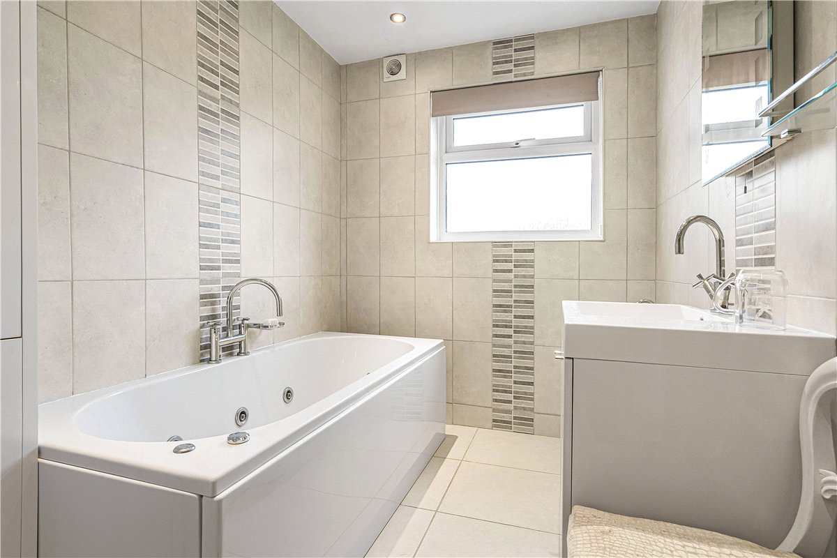 4 bedroom house, Oxford Road, Burford OX18 - Available