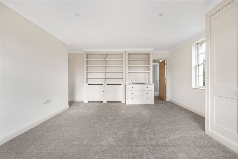 2 bedroom flat, Ford Road, Tortington BN18 - Available