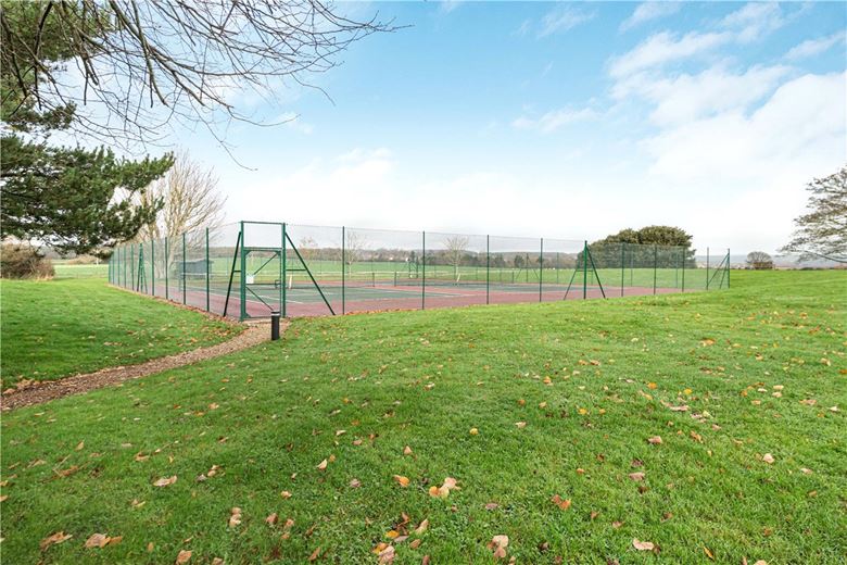 2 bedroom flat, Ford Road, Tortington BN18 - Available