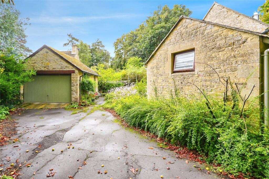 3 bedroom house, Lower End, Ramsden OX7 - Available