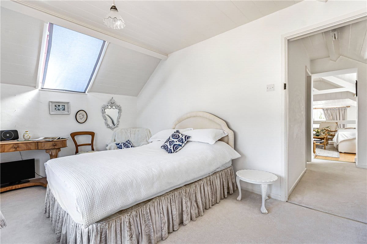 6 bedroom house, Church Road, Hinton Waldrist SN7 - Available