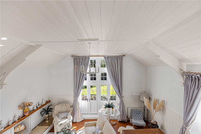 6 bedroom house, Church Road, Hinton Waldrist SN7 - Available