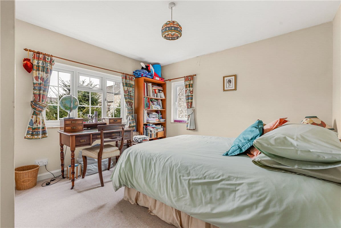 4 bedroom house, Guildenford, Burford OX18 - Available