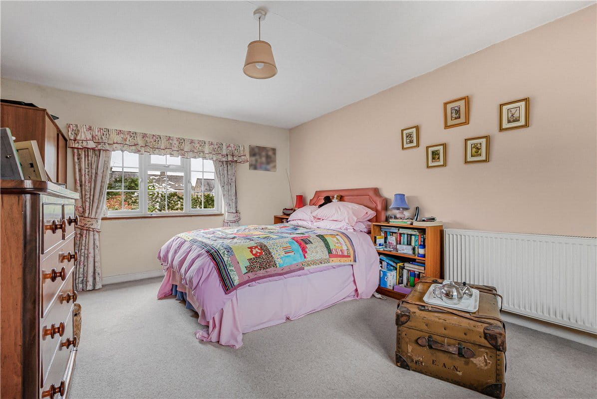 4 bedroom house, Guildenford, Burford OX18 - Available