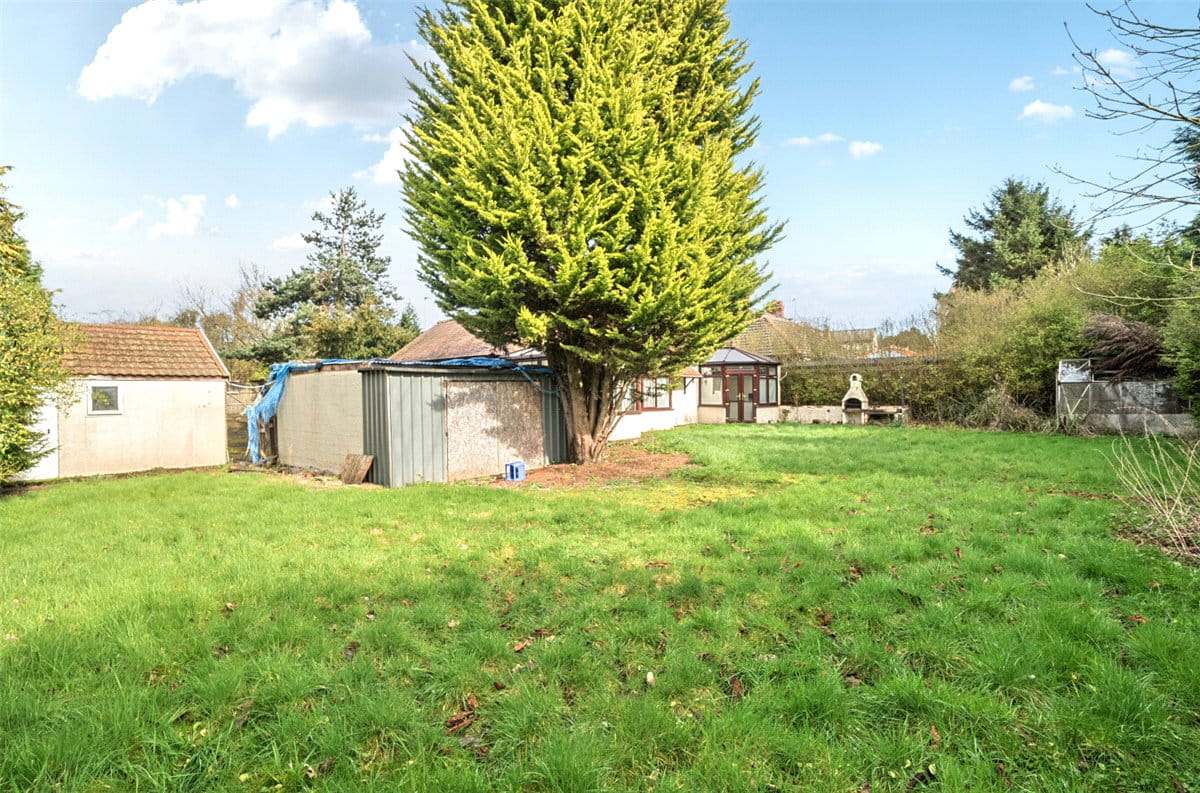 2 bedroom bungalow, Chester Road, Preston Brook WA7 - Available