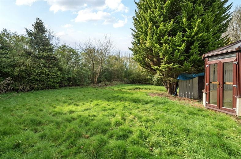 2 bedroom bungalow, Chester Road, Preston Brook WA7 - Available