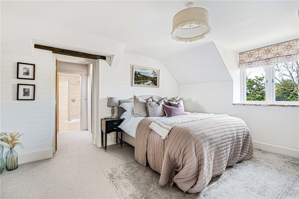 5 bedroom , Pearce Courtyard, Oakley HP18 - Available