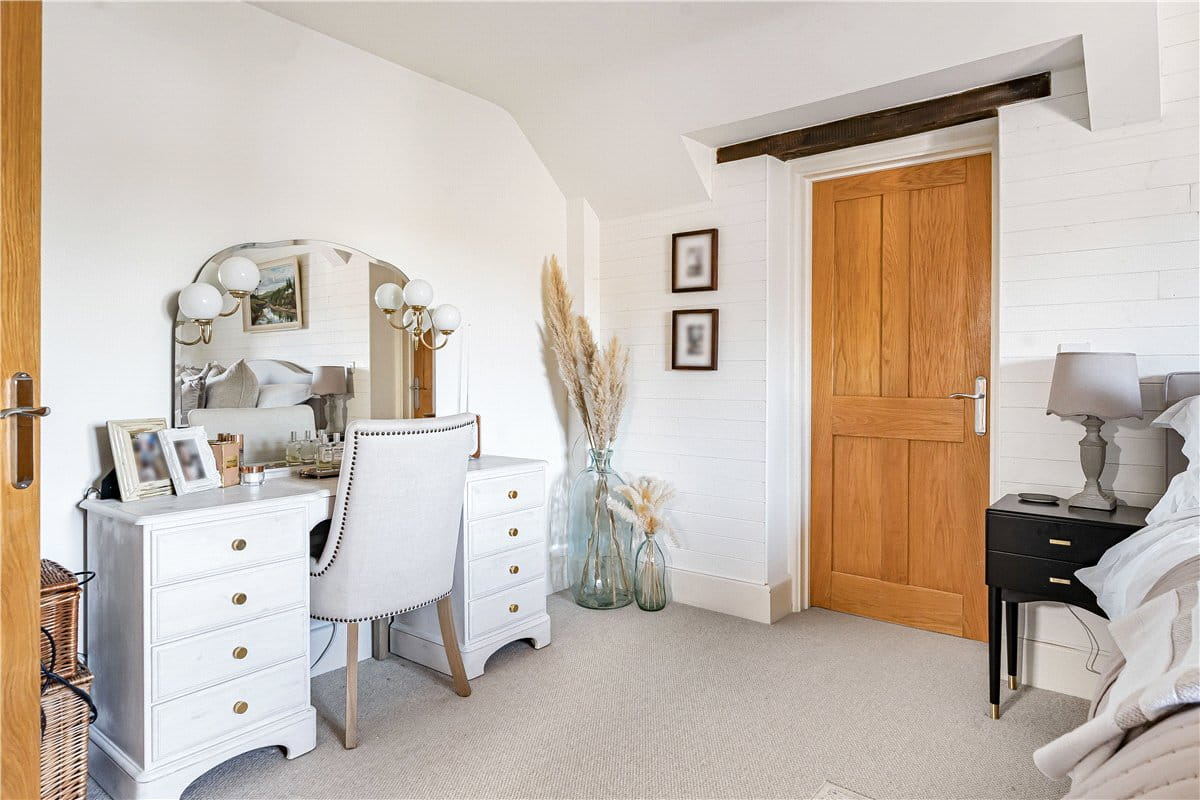 5 bedroom , Pearce Courtyard, Oakley HP18 - Available