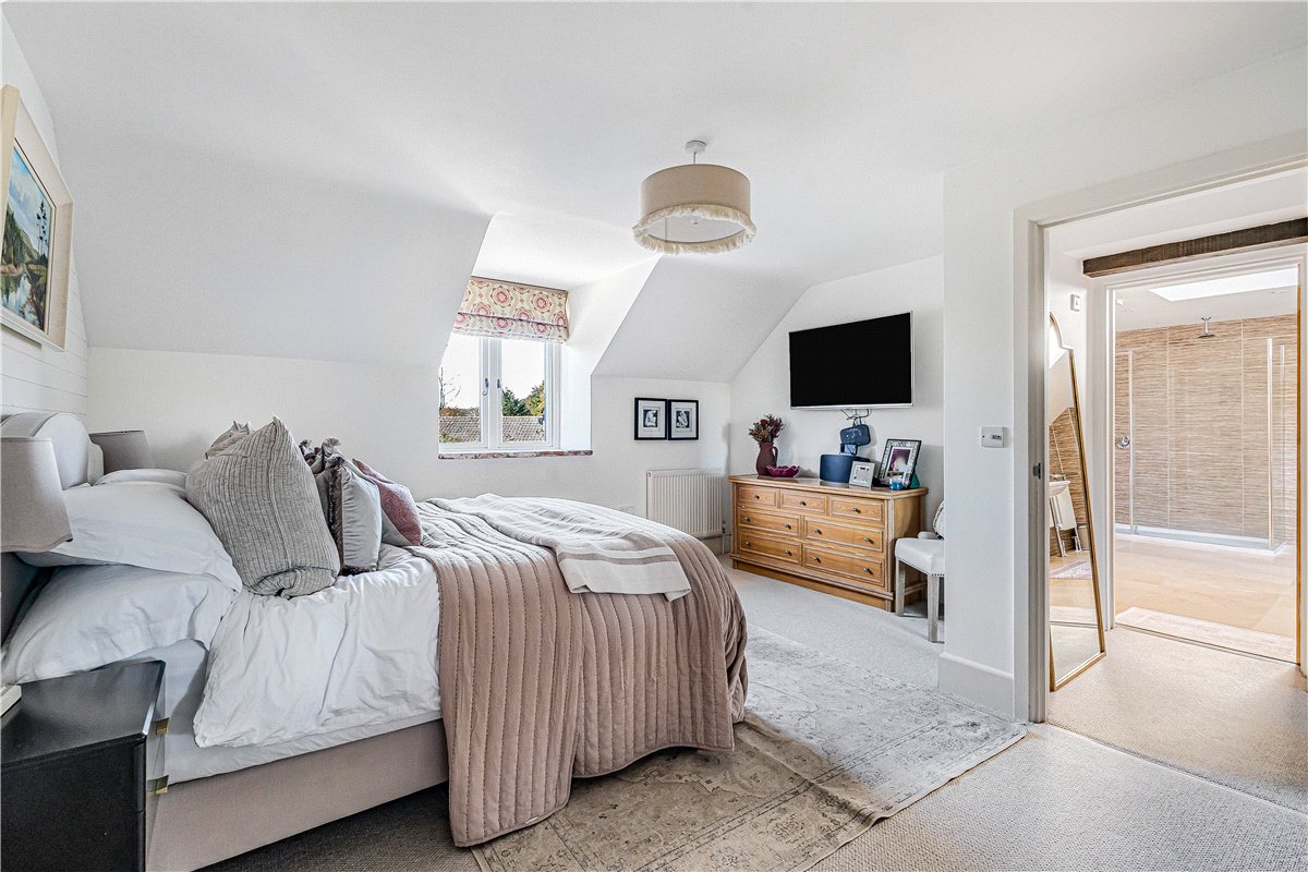 5 bedroom , Pearce Courtyard, Oakley HP18 - Available