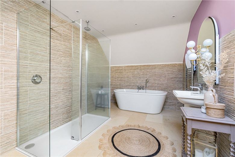 5 bedroom , Pearce Courtyard, Oakley HP18 - Available