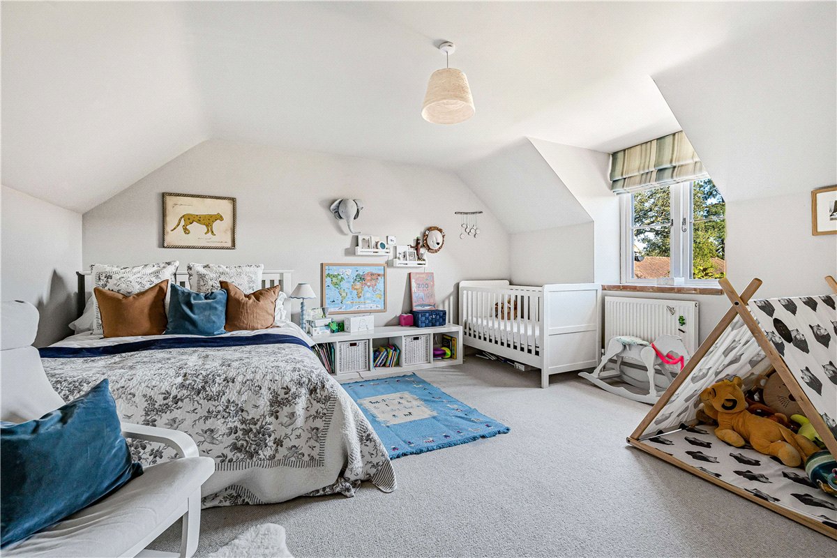 5 bedroom , Pearce Courtyard, Oakley HP18 - Available
