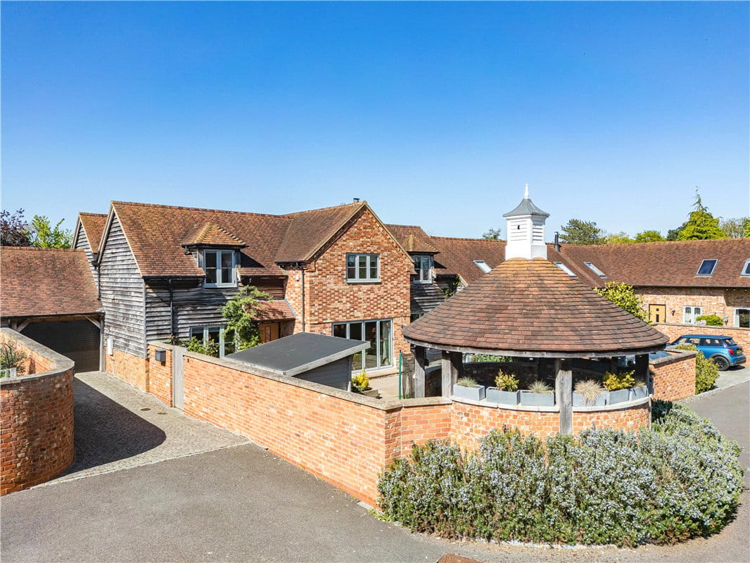 5 bedroom , Pearce Courtyard, Oakley HP18 - Available