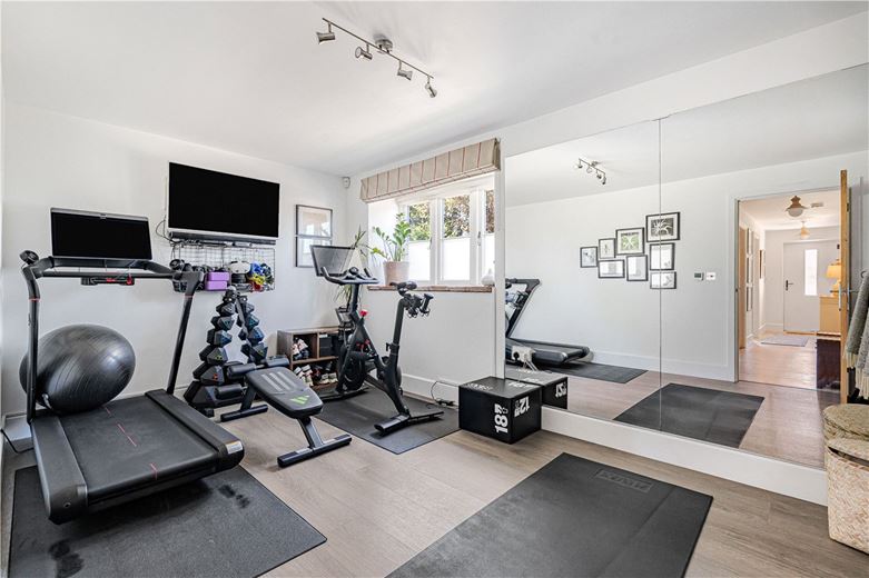 5 bedroom , Pearce Courtyard, Oakley HP18 - Available