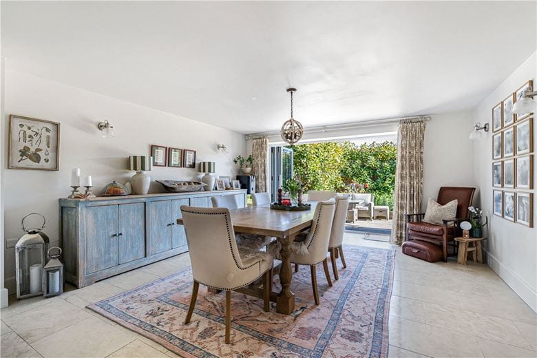 5 bedroom , Pearce Courtyard, Oakley HP18 - Available