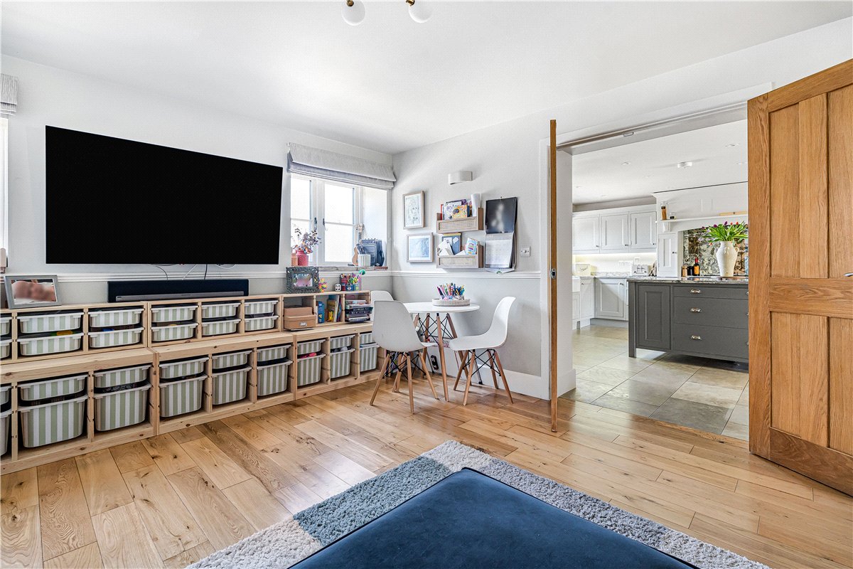 5 bedroom , Pearce Courtyard, Oakley HP18 - Available