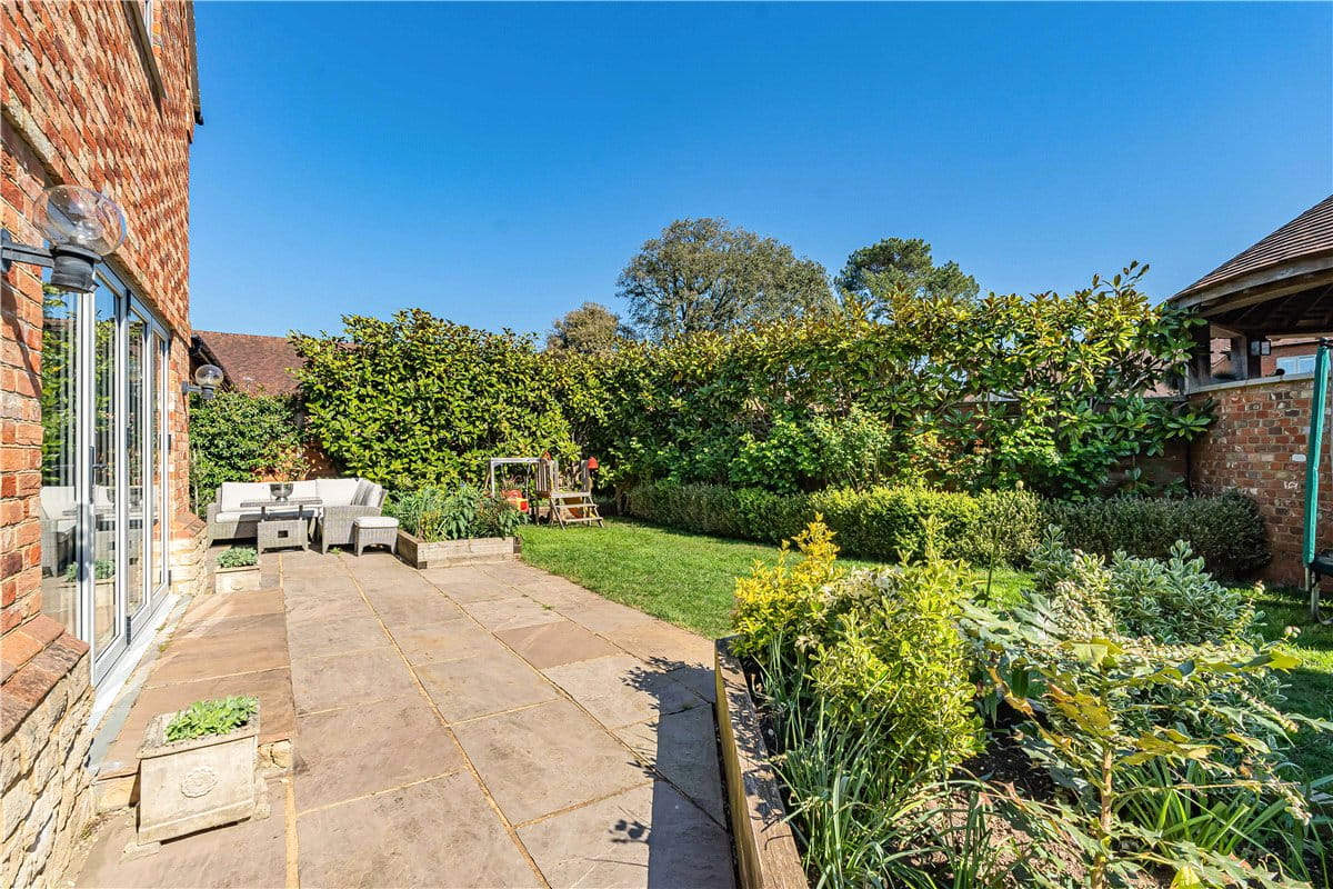 5 bedroom , Pearce Courtyard, Oakley HP18 - Available