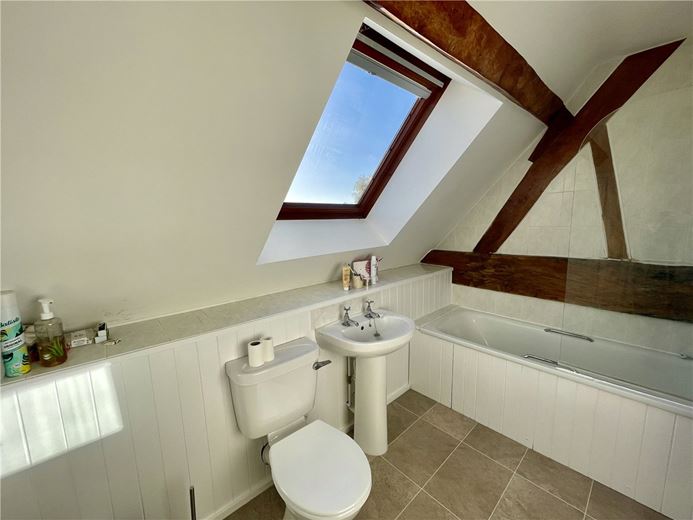 3 bedroom house, Lower Farm, Denton OX44 - Available