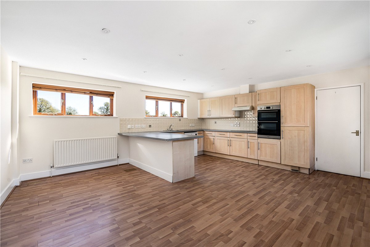 3 bedroom house, Lower Farm, Denton OX44 - Available