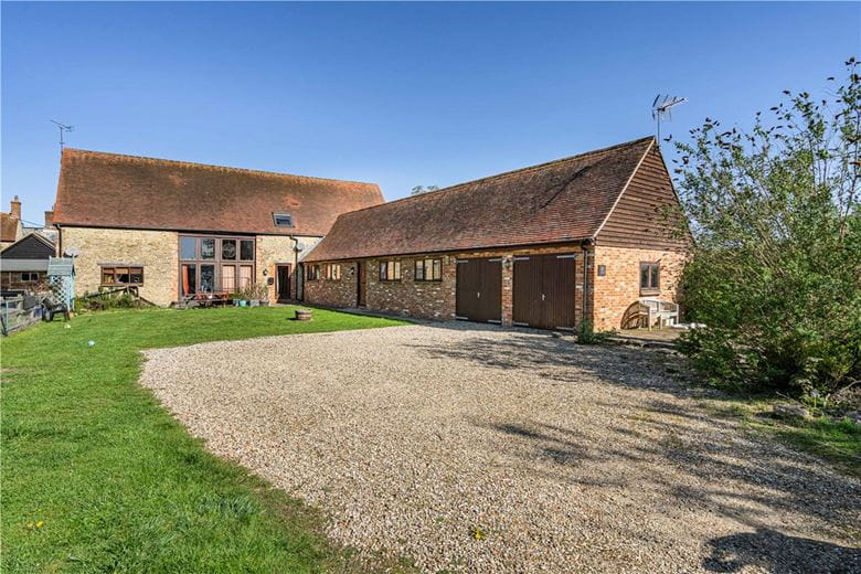 3 bedroom house, Lower Farm, Denton OX44 - Available