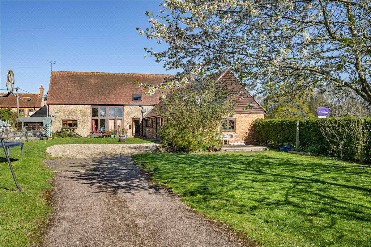 3 bedroom house, Lower Farm, Denton OX44 - Available