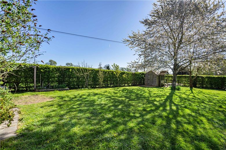 3 bedroom house, Lower Farm, Denton OX44 - Available