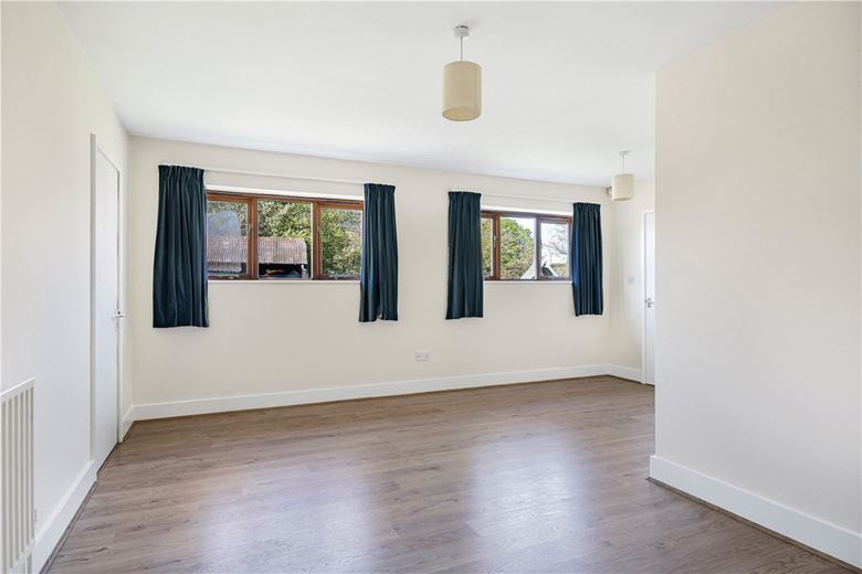 3 bedroom house, Lower Farm, Denton OX44 - Available