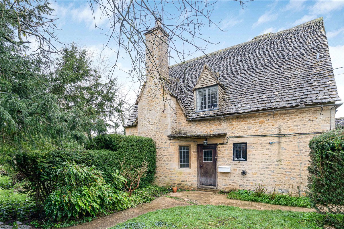 3 bedroom cottage, Manor Cottages, Kelmscott GL7 - Available