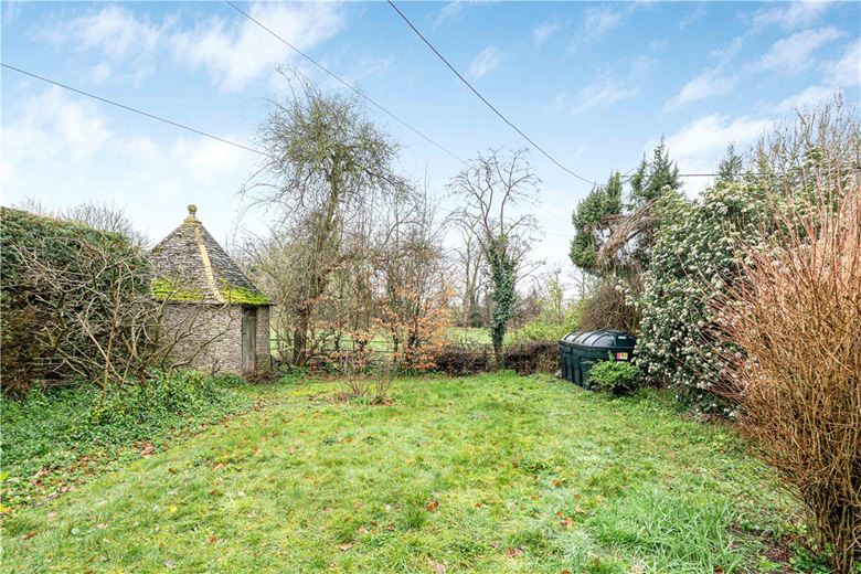 3 bedroom cottage, Manor Cottages, Kelmscott GL7 - Available