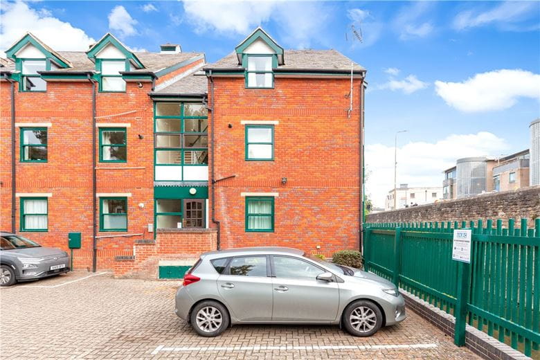 2 bedroom flat, Watermans Reach, Brook Street OX1