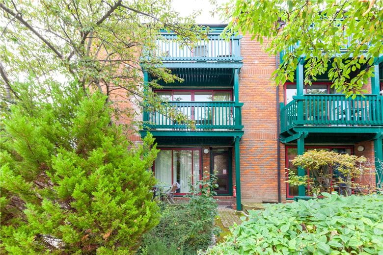 2 bedroom flat, Watermans Reach, Brook Street OX1