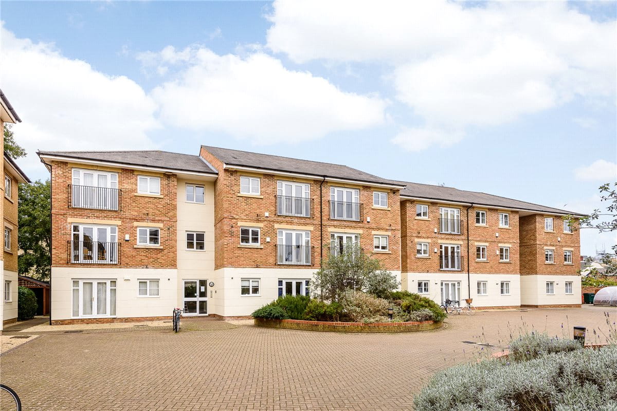 2 bedroom flat, Grandpont Place, Long Ford Close OX1 - Under Offer
