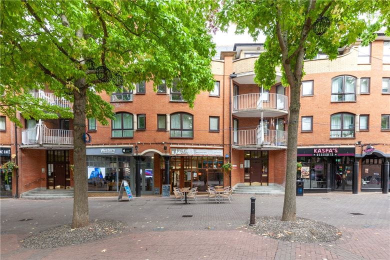 1 bedroom flat, The Chilterns, Gloucester Green OX1 - Available