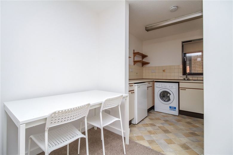 1 bedroom flat, The Heyes, Gloucester Green OX1