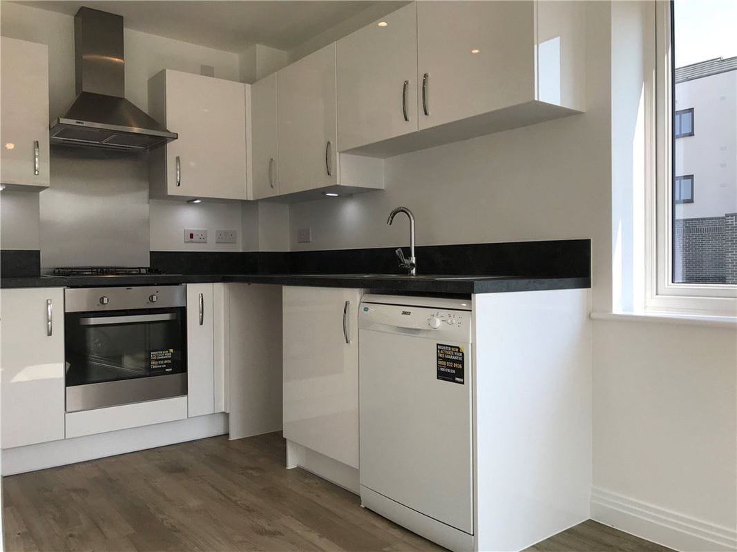 3 bedroom house, Butcher Crescent, Glebe Farm MK17 - Available